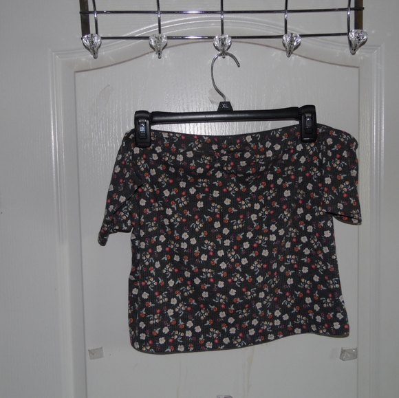 USED Dark Gray Off The Shoulder Crop Blouse - Picture 3 of 3